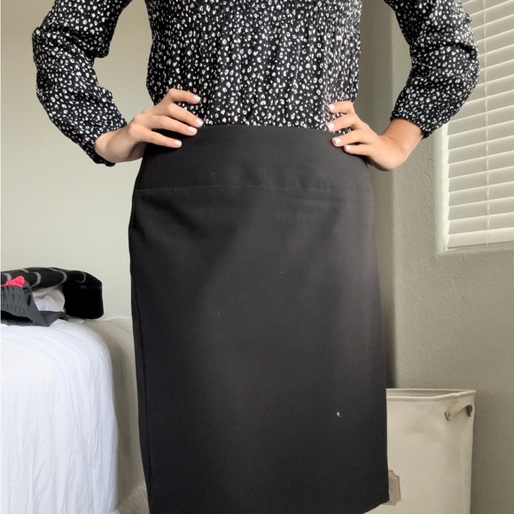 Black Liz Claiborne Skirt - Picture 4 of 6